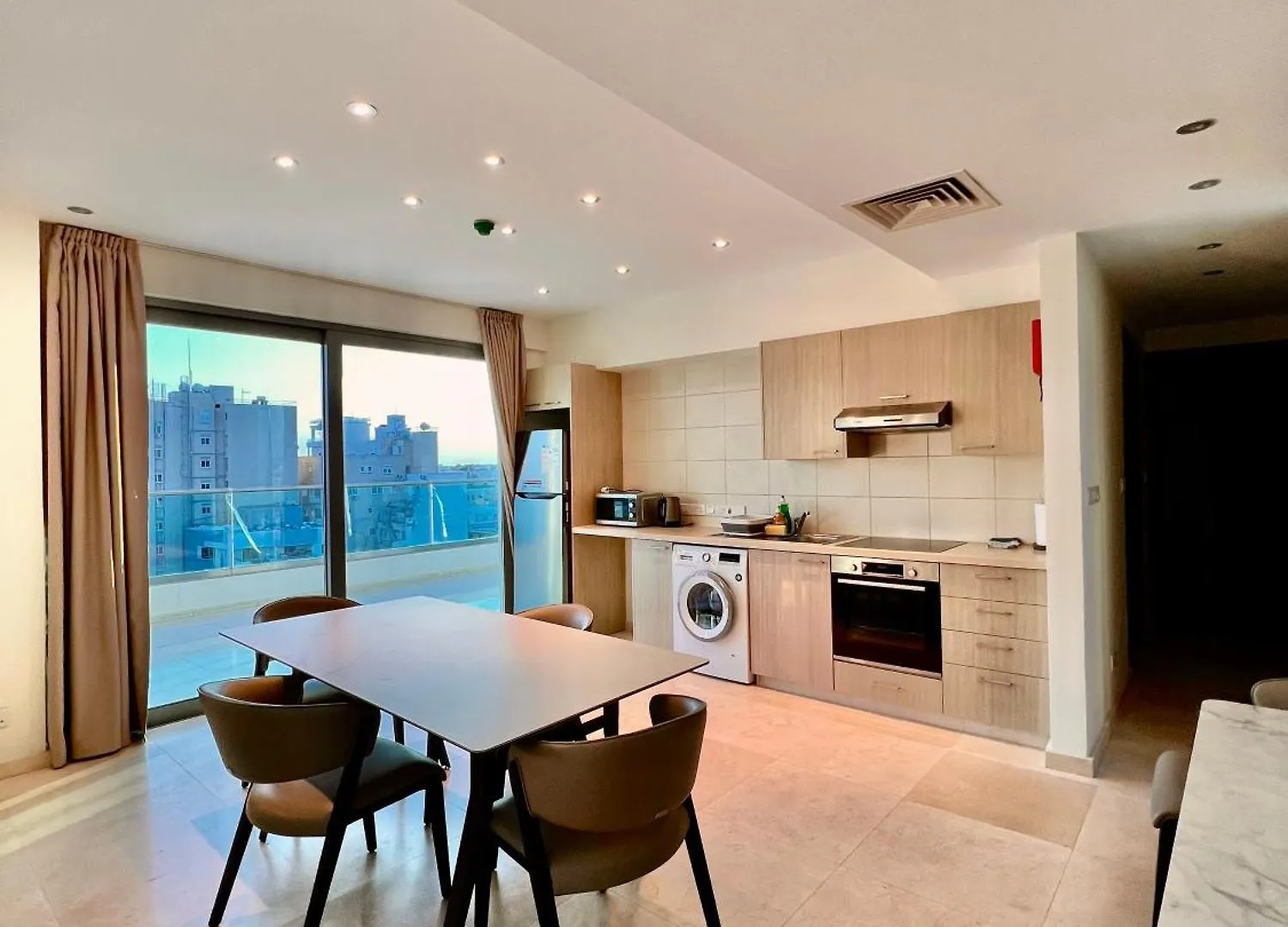 Aphrodite Plaza Larnaca Hotel apartamentowy